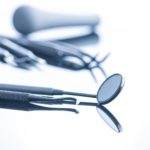 Utstyr som brukes i tannbehandling ved undersøkelse og trekking av visdomstann